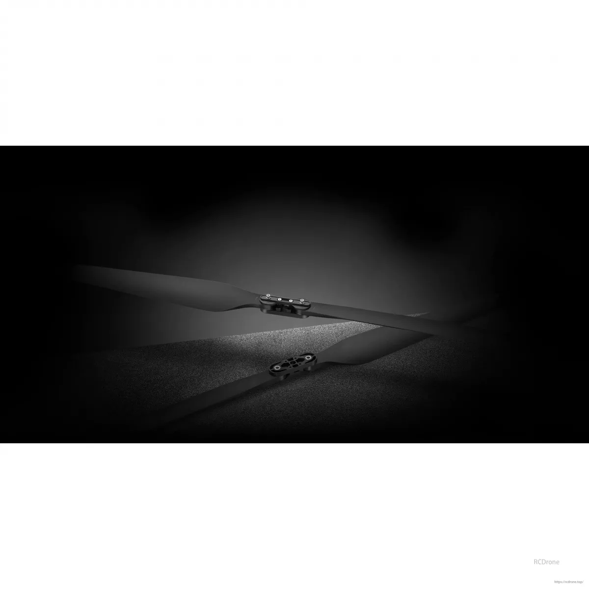 Складной пропеллер Hobbywing HF 57*20" из карбона для H13/X13, высокая эффективность UAV Складной пропеллер Hobbywing HF 57*20" из карбона для H13/X13, высокая эффективность UAV