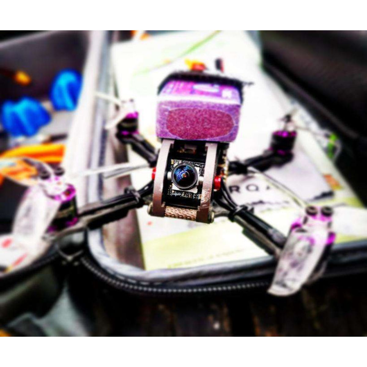 Аналоговая FPV-камера CADDX для дронов Аналоговая FPV-камера CADDX для дронов